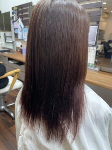 後ろ姿もこのとおり。 ツヤとまとまりが復活し、髪がしなやかに動くようになりました。